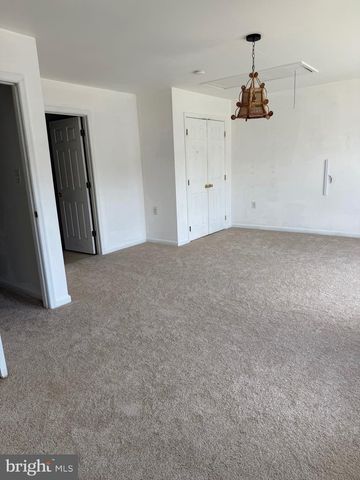 89 BALTUSROL DR, Charles Town, WV 25414