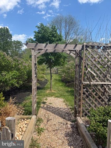 89 BALTUSROL DR, Charles Town, WV 25414