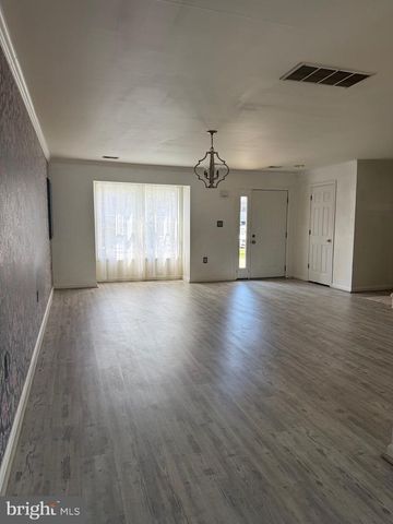 89 BALTUSROL DR, Charles Town, WV 25414