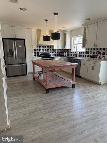 89 BALTUSROL DR, Charles Town, WV 25414