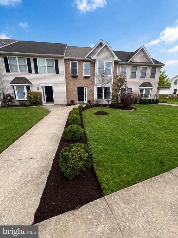89 BALTUSROL DR, Charles Town, WV 25414