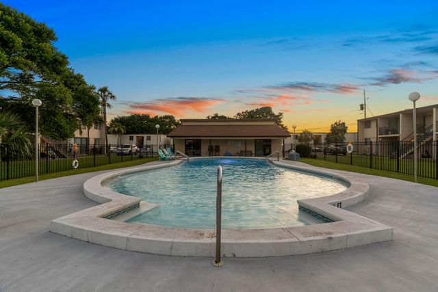 300 Miracle Strip Parkway, 5H, Mary Esther, FL 32548