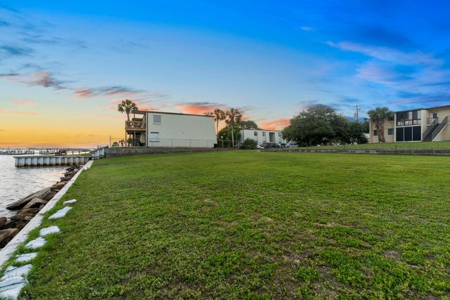 300 Miracle Strip Parkway, 5H, Mary Esther, FL 32548