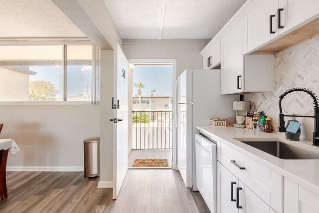 300 Miracle Strip Parkway, 5H, Mary Esther, FL 32548