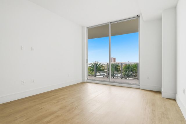 220 Lake Shore Drive 815, Lake Park, FL 33403