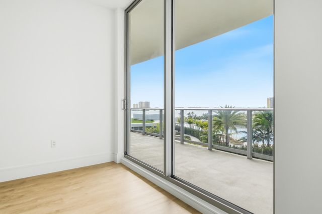 220 Lake Shore Drive 815, Lake Park, FL 33403