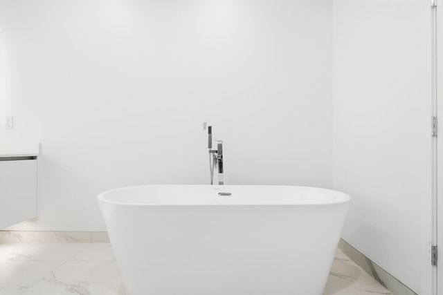 220 Lake Shore Drive 815, Lake Park, FL 33403