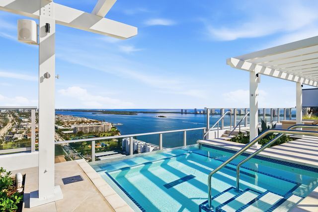 220 Lake Shore Drive 815, Lake Park, FL 33403