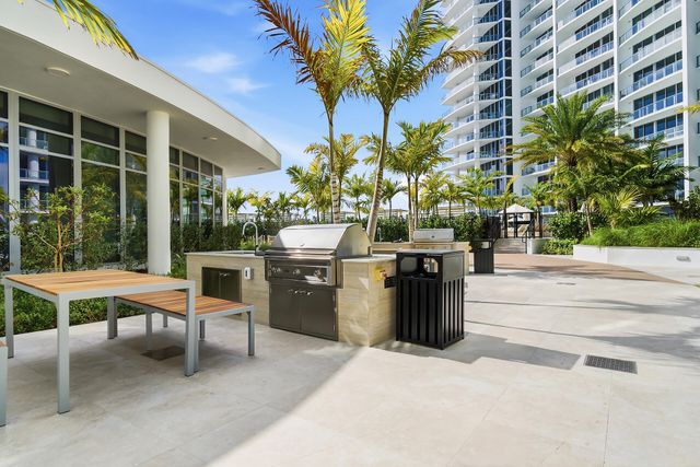 220 Lake Shore Drive 815, Lake Park, FL 33403