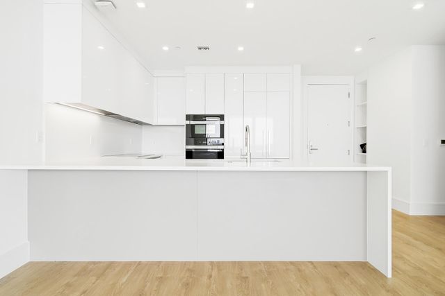 220 Lake Shore Drive 815, Lake Park, FL 33403