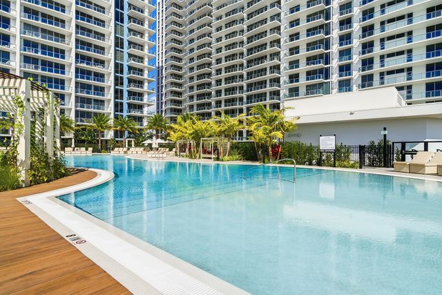 220 Lake Shore Drive 815, Lake Park, FL 33403