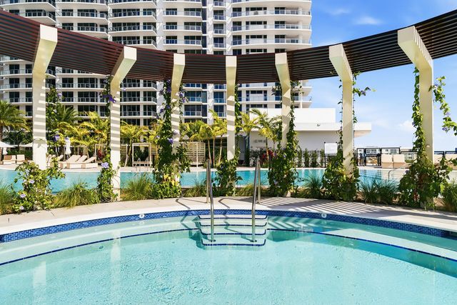 220 Lake Shore Drive 815, Lake Park, FL 33403