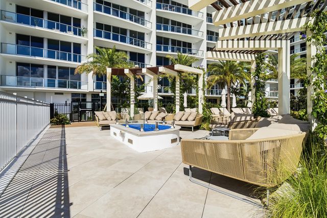 220 Lake Shore Drive 815, Lake Park, FL 33403