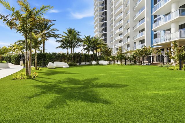 220 Lake Shore Drive 815, Lake Park, FL 33403