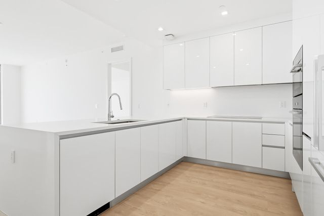 220 Lake Shore Drive 815, Lake Park, FL 33403