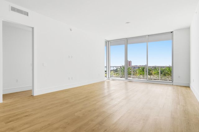 220 Lake Shore Drive 815, Lake Park, FL 33403