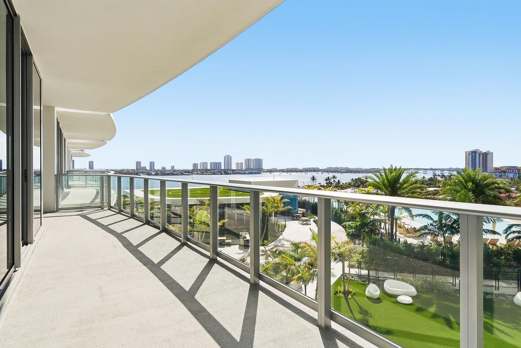 220 Lake Shore Drive 815, Lake Park, FL 33403