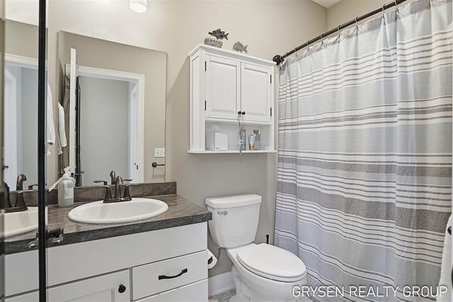 6960 E Cottage Lane, Rockford, MI 49341