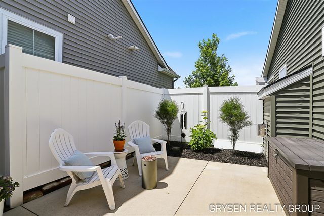 6960 E Cottage Lane, Rockford, MI 49341