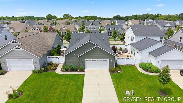 6960 E Cottage Lane, Rockford, MI 49341