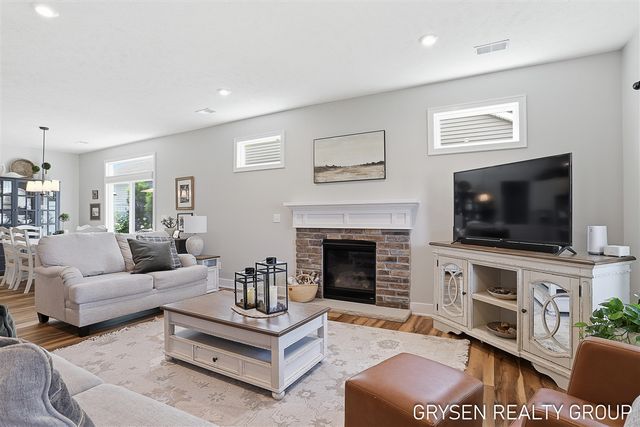 6960 E Cottage Lane, Rockford, MI 49341