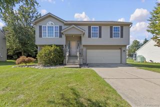 659 Andover Woods Drive, Fenton, MI 48430