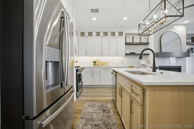 504 E B Street 2101, Jenks, OK 74037