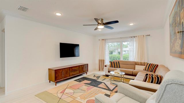 8638 Bella Vista Drive, Boca Raton, FL 33433