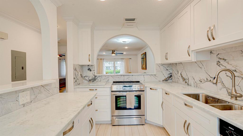 8638 Bella Vista Drive, Boca Raton, FL 33433