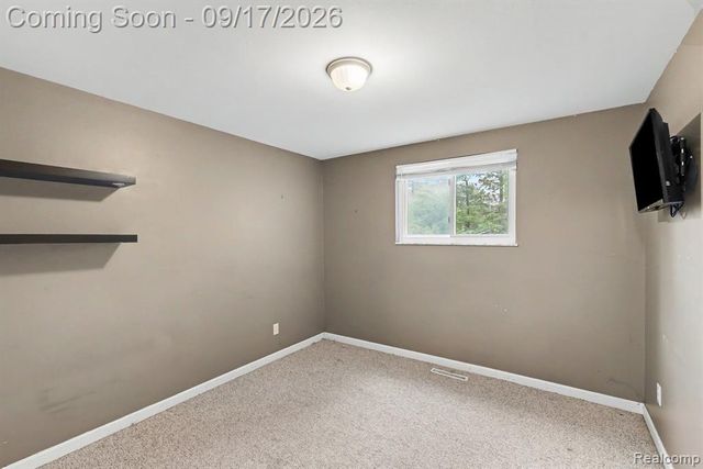 13451 N Fenton Road, Fenton, MI 48430