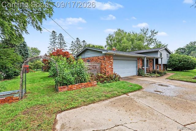 13451 N Fenton Road, Fenton, MI 48430