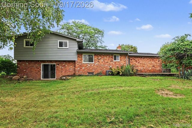 13451 N Fenton Road, Fenton, MI 48430