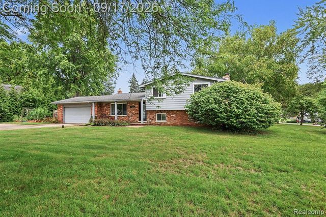 13451 N Fenton Road, Fenton, MI 48430