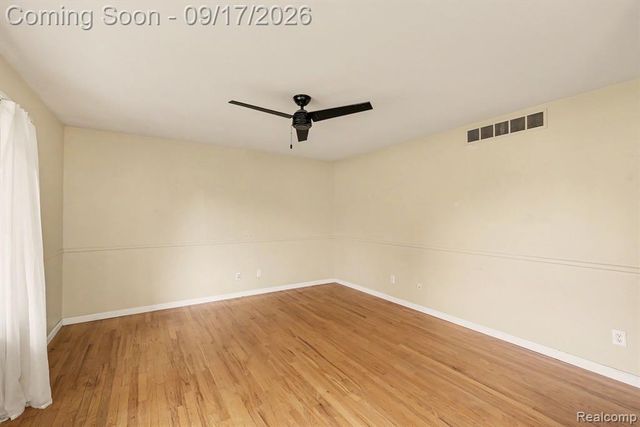 13451 N Fenton Road, Fenton, MI 48430
