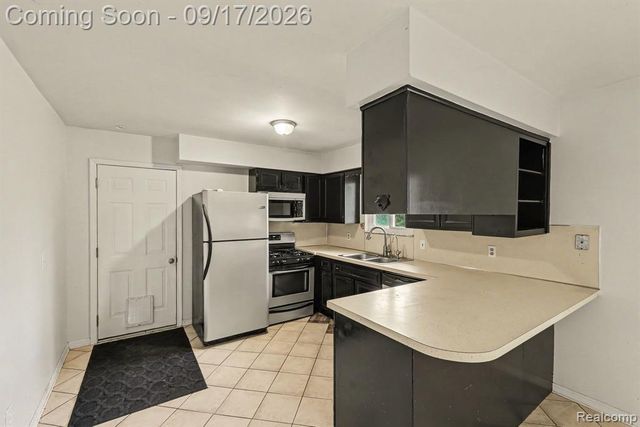 13451 N Fenton Road, Fenton, MI 48430