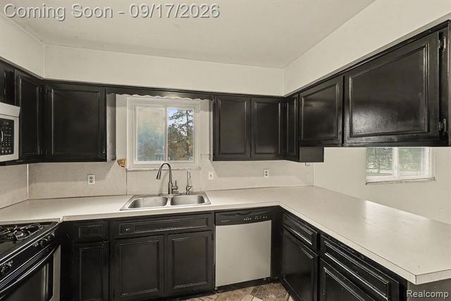 13451 N Fenton Road, Fenton, MI 48430