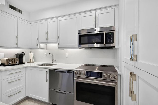 2780 S OCEAN Boulevard 607, Palm Beach, FL 33480