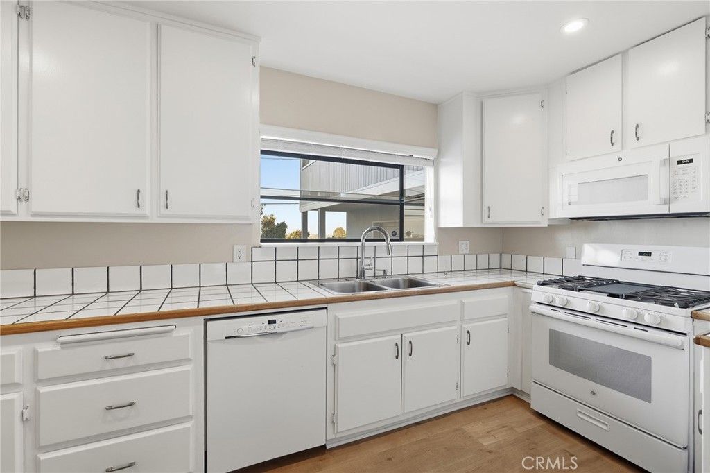 Image 10 of property listing at 4070 Bluff Street, Torrance, CA 90505