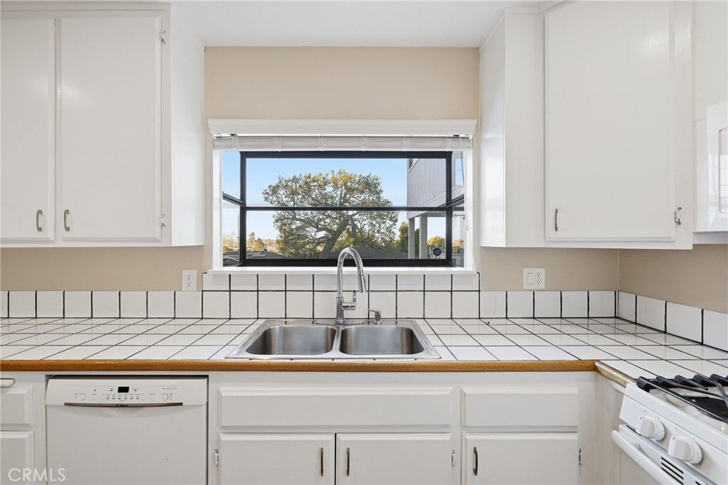 Image 9 of property listing at 4070 Bluff Street, Torrance, CA 90505