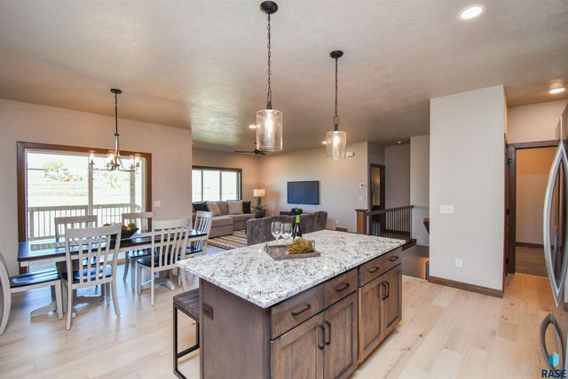 517 N Woodland Ct, Brandon, SD 57005