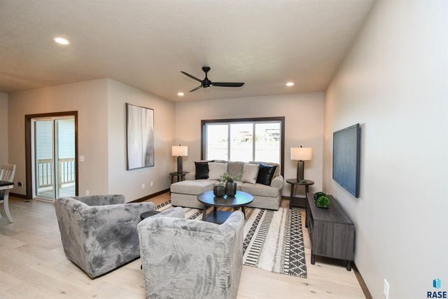 517 N Woodland Ct, Brandon, SD 57005