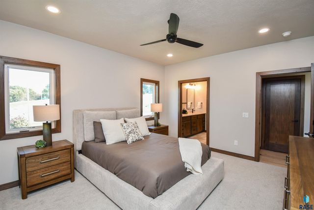 517 N Woodland Ct, Brandon, SD 57005