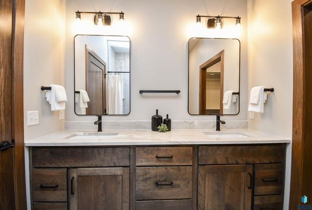 517 N Woodland Ct, Brandon, SD 57005
