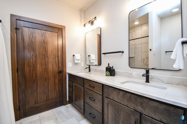 517 N Woodland Ct, Brandon, SD 57005