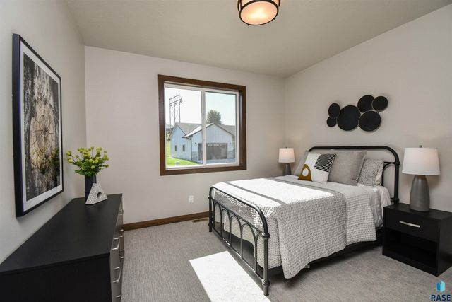 517 N Woodland Ct, Brandon, SD 57005