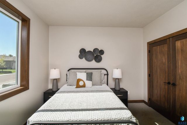517 N Woodland Ct, Brandon, SD 57005