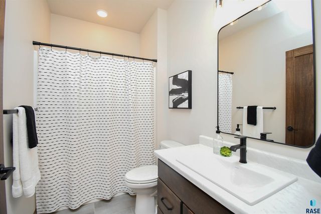 517 N Woodland Ct, Brandon, SD 57005