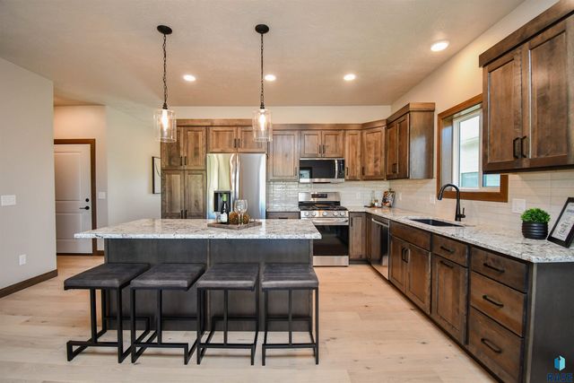 517 N Woodland Ct, Brandon, SD 57005