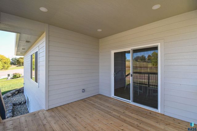 517 N Woodland Ct, Brandon, SD 57005