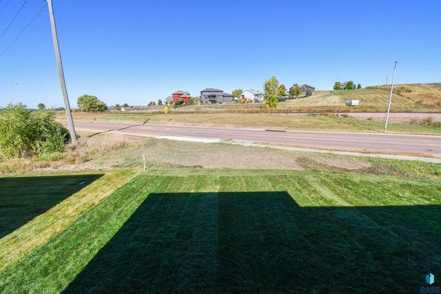 517 N Woodland Ct, Brandon, SD 57005